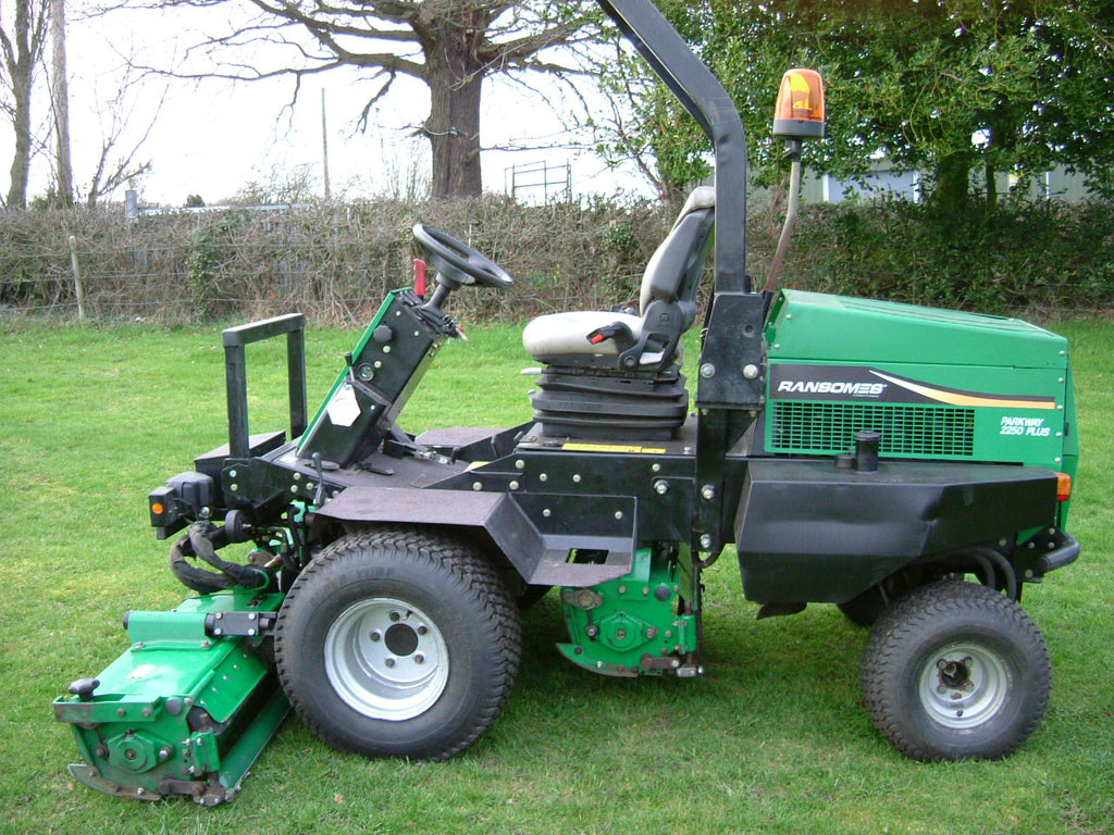 Second hand 2025 triple mowers